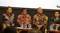 Sejumlah Menteri tampak hadir saat rapat di Istana Bogor bersama Presiden Jokowi., Jawa Barat, Senin (16/2/2015). Rapat tersebut membahas tiga bulan kinerja Kabinet Kerja Jokowi(Liputan6.com/Faizal Fanani)