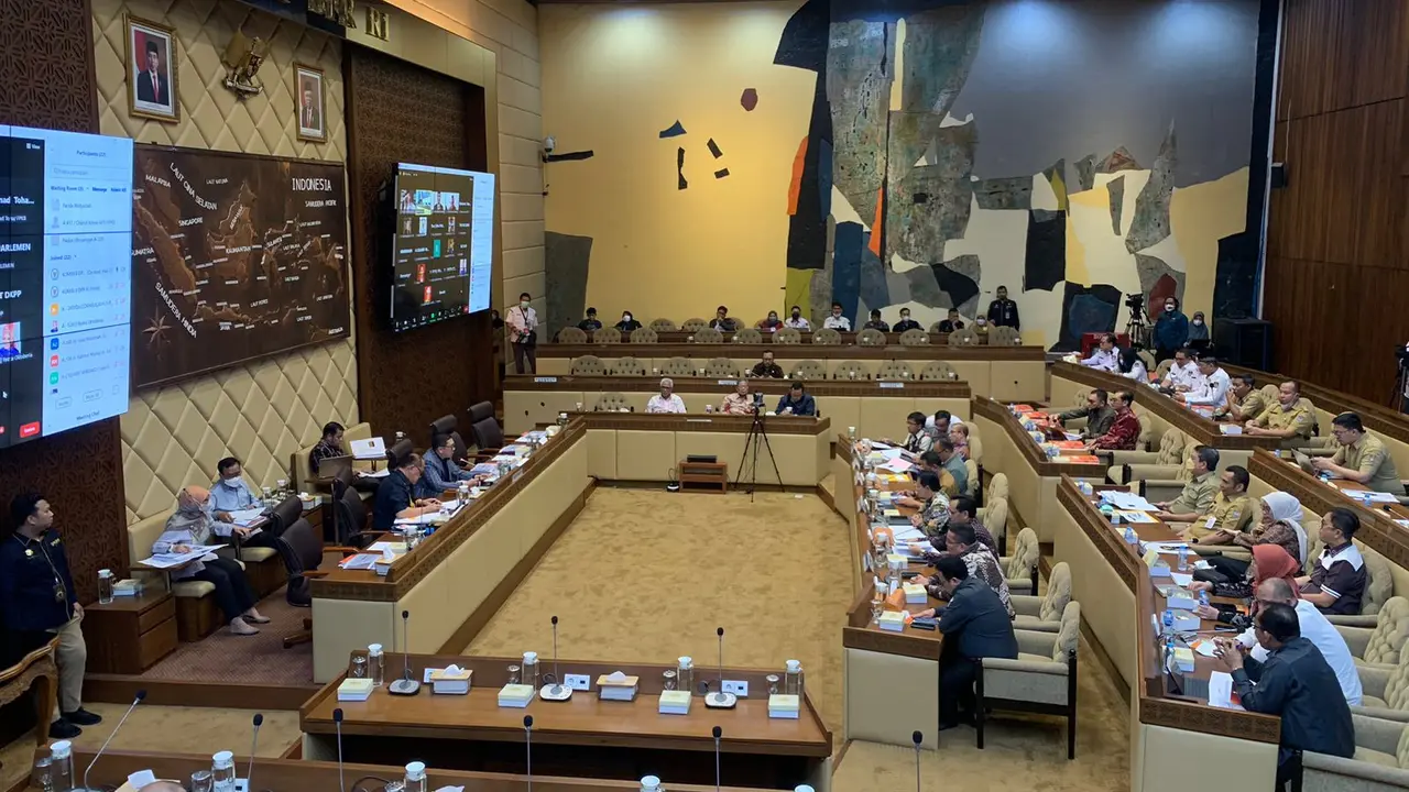 Rapat Kerja Komisi II DPR RI bersama Kementerian Dalam Negeri dan lembaga-lembaga penyelenggara pemilu.