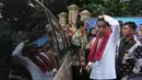 Jokowi tampak mengenakan kemeja putih dan celana berwarna hitam serta sarung yang dikalungkan dilehernya, Jakarta, Jumat (3/10/14). (Liputan6.com/Herman Zakharia)