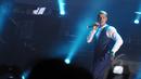 Aksi Shane Lynch personil group musik Boyzone dalam konser bertajuk A Night Of Reunion With Boyzone di Istora Senayan, Jakarta (22/5/2015). Shane Lynch membawakan kembali lagu-lagu yang hits mereka di era 90 an. (Liputan6.com/Panji Diksana)