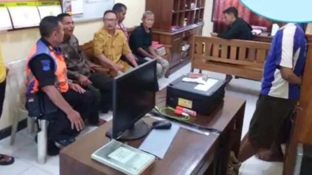 BS (14) pelaku pelemparan kereta di Cilacap membuat surat pernyataan tidak akan mengulangi perbuatan yang sama. (Liputan6.com/Polres Cilacap/Muhamad Ridlo)