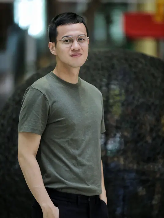 Dalam film produksi Hitmaker Studios itu, Herjunot berperan sebagai Aldo. Film ini mengisahkan pasangan suami istri Aldo dan Meira yang hidup harmonis. Akibat meninggal anaknya kecelakaan rumah tangganya diganggu hal-hal mistis. (Adrian Putra/Bintang.com)