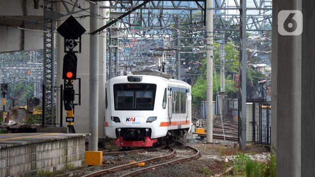 FOTO: Layanan Kereta Bandara Kelas Premium Mulai Beroperasi