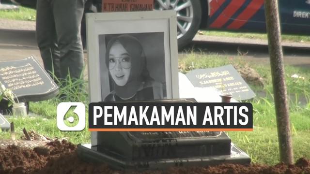 Artis Rina Gunawan Tutup usia hari Selasa (2/3) di RSPP Jakarta. Jenazahnya dimakamkan di TPU Tanah Kusir Rabu (3/3) pagi.