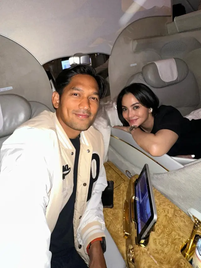 2 Tahun Menikah, Ini 6 Potret Bahagia Ririn Ekawati dan Ibnu Jamil Umumkan Kehamilan