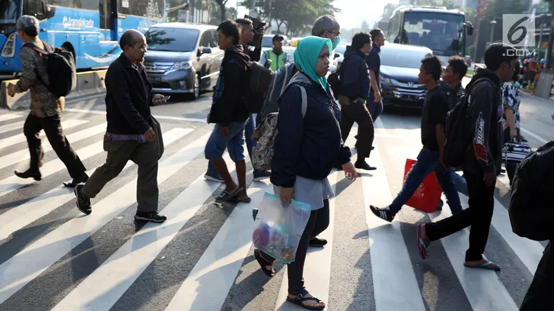 JPO Halte GBK Direvitalisasi, Pejalan Kaki Pakai Pelican Crossing