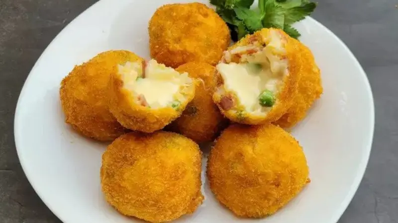 Resep camilan berbahan nasi: arancini. (dok. Cookpad @rachmawaty1975)