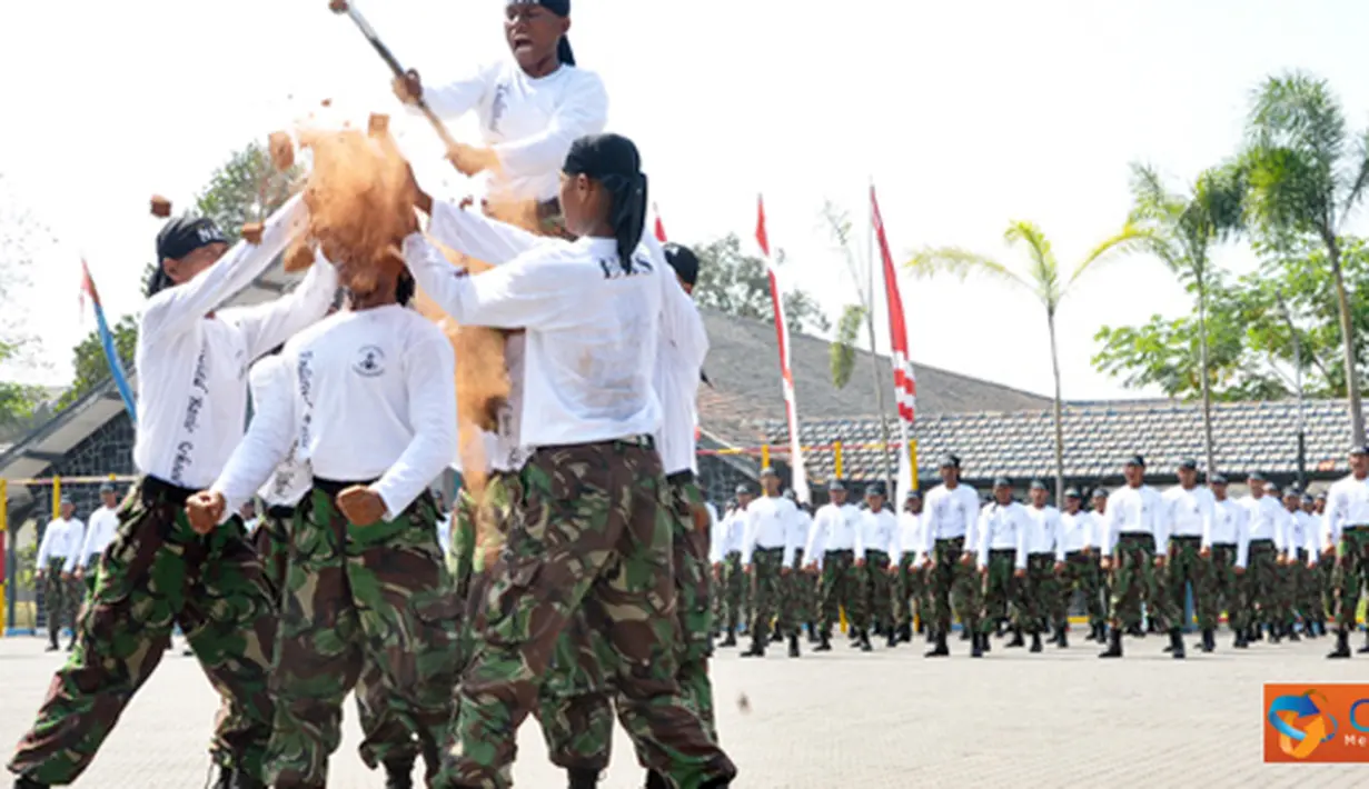 Citizen6, Sidoarjo: Pelantikan dan pengambilan sumpah siswa Dikmata TNI AL angkata ke-32 yang digelar di Lapangan Chandradimuka, Puslatdiksarmil, Juanda, Sidoarjo pada, Kamis (30/8). (Pengirim: Penkobangdikal)