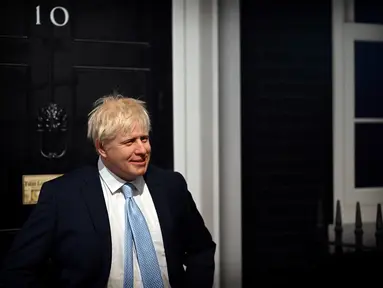Patung lilin Perdana Menteri Inggris Boris Johnson saat sesi pemotretan untuk pembukaannya di Madame Tussauds di Blackpool, Selasa (22/3/2022). Ini kedua kalinya mantan Wali Kota London diabadikan dalam lilin di Madame Tussauds setelah sosok pelantikannya diresmikan pada tahun 2009. (Paul ELLIS/AFP)