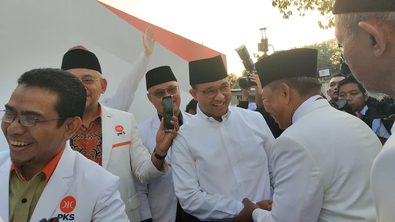 Bacapres dan bacawapres dari Koalisi Perubahan Anies Baswedan-Muhaimin Iskandar (AMIN) tiba di DPP PKS di Jalan TB Simatupang, Jakarta Selatan, Kamis (19/10/2023).