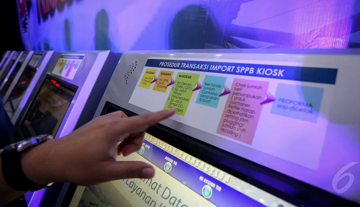 Fitur-fitur di dalam layar memudahkan konsumen untuk bertransaksi dengan G-BOSS, Jakarta, Senin (18/5/2015). G-BOSS merupakan inovasi terbaru berupa layanan pembayaran ekspor impor mandiri. (Liputan6.com/Faizal Fanani)