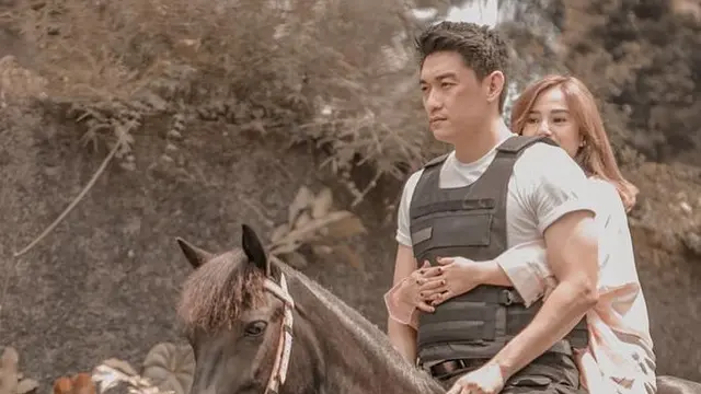6 Momen Mesra Ifan Seventeen dan Citra Monica Saat Naik Kuda