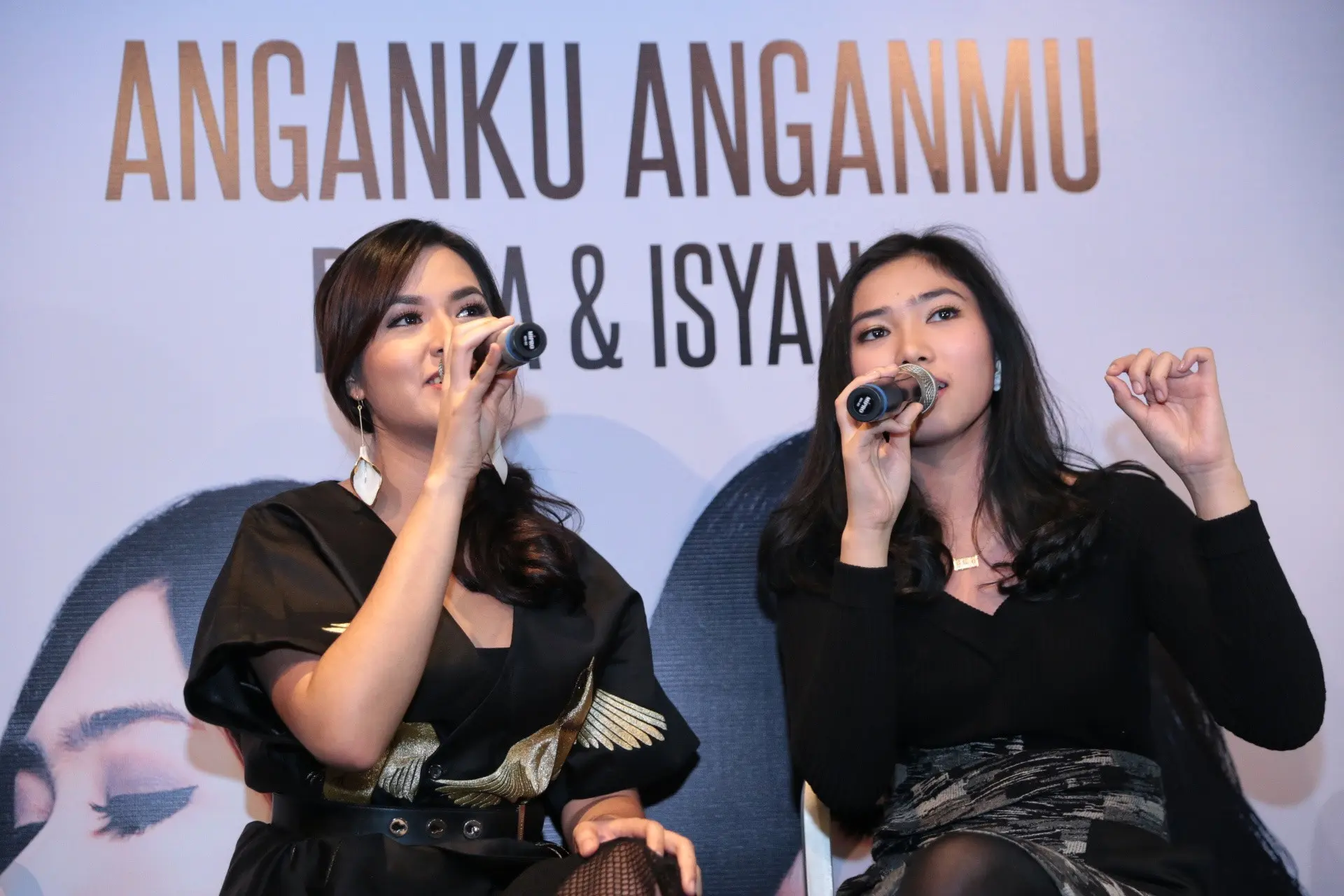 Raisa dan Isyana Sarasvati (Adrian Putra/Bintang.com)