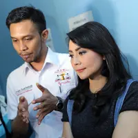 "Sandy tuh sebenarnya di rumah itu ya punya hak, tapi bagian dari rumah itu aja kan. Hak gono-gini bukan ngerecokin hidup saya, gitu loh maksudnya," lanjutnya. (Deki Prayoga/Bintang.com)