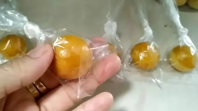 Bungkus Setiap Nastar Secara Terpisah Menggunakan Plastik Kecil