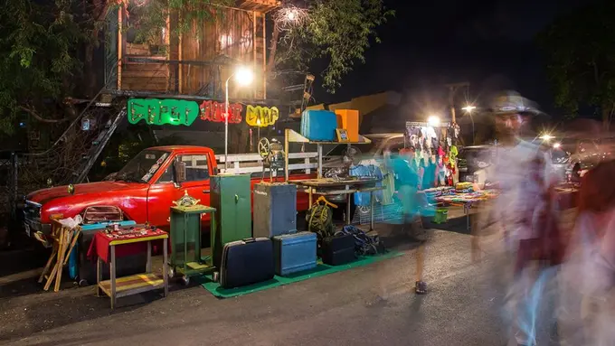 7 Pasar Malam Ini Harus Kamu Sambangi Saat 'Traveling' ke Bangkok