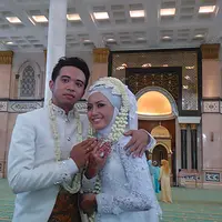 Roby Satria telah resmi menjadi suami dari Cinta Ratu Nansya setelah melangsungkan akad nikah di Masjid Dian Al-Mahri Depok, Jawa Barat. (Ruswanto/Bintang.com)