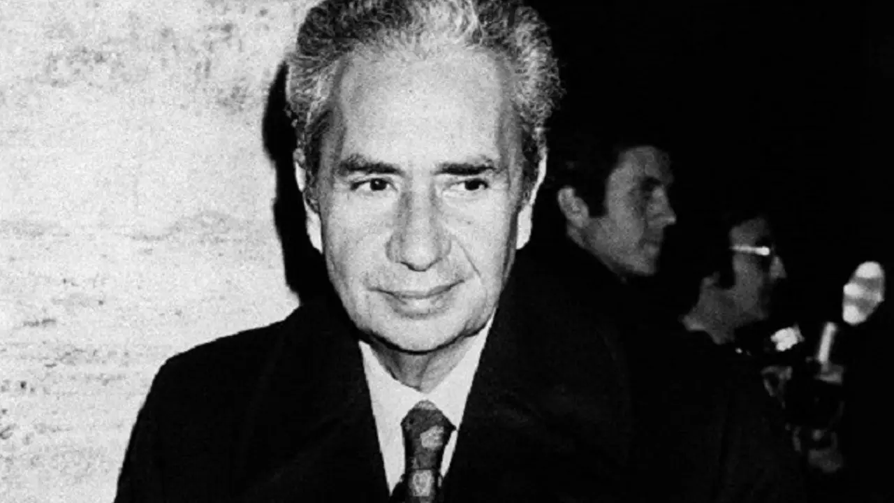 Setelah 55 hari diculik, mantan PM Italia Aldo Moro ditemukan tak bernyawa di dalam mobil pada 9 Mei 1978