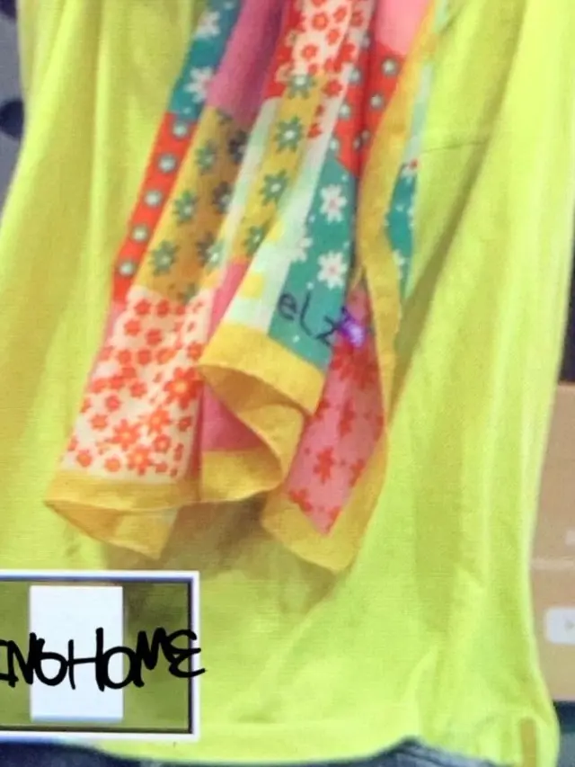 Mino Member Kpop Winner Kenakan Pashmina dari Brand Indonesia, credit: Mino