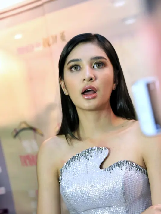 Usai menyelesaikan pendidikannya di bidang hukum di salah satu Universitas di Jakarta, Mikha Tambayong punya rencana sendiri soal karier dan kehidupannya di masa yang akan datang. (Adrian Putra/Bintang.com)