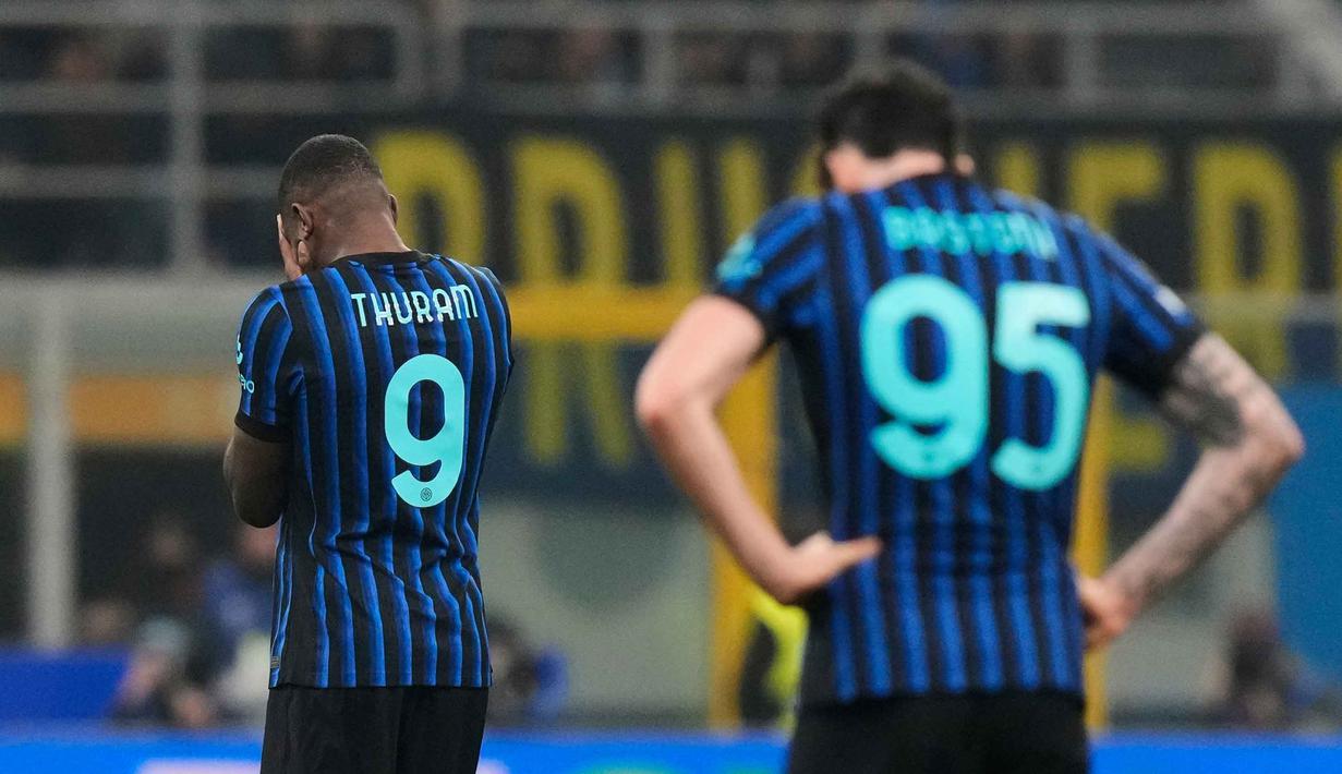 Kalah agregat 2-5 dari Bodo/Glimt membuat Inter Milan tersingkir dari Liga Champions 2025-2026. Tampak dalam foto, reaksi pemain Inter Milan, Marcus Thuram (kiri) dan Alessandro Bastoni selama pertandingan babak playoff Liga Champions 2025-2026 melawan Bodo/Glimt di stadion San Siro, Italia, Selasa 24 Februari 2026 waktu setempat atau Rabu (25/2/2026) dini hari WIB. (AP Photo/Luca Bruno)
