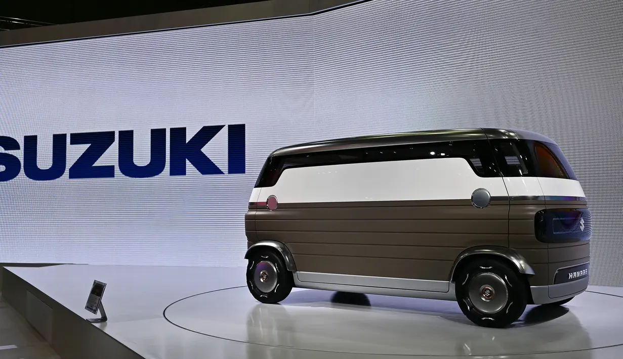 Mobil konsep Suzuki Hanare dipamerkan dalam Tokyo Motor Show di Tokyo, Jepang, Jumat (25/10/2019). (TRIBALLEAU CHARLY/AFP)