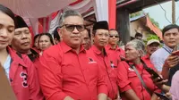 Sekretaris Tim Pemenangan Nasional (TPN) Ganjar Pranowo-Mahfud Md, Hasto Kristiyanto di Safari Politik dan Konsolidasi di Cilegon, Banten, Senin (11/12/2023). (Liputan6.com/Winda Nelfira).