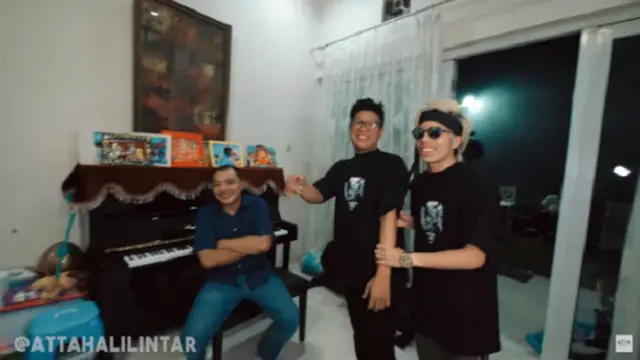 Ada pianonya juga. (Youtube/Atta Halilintar)