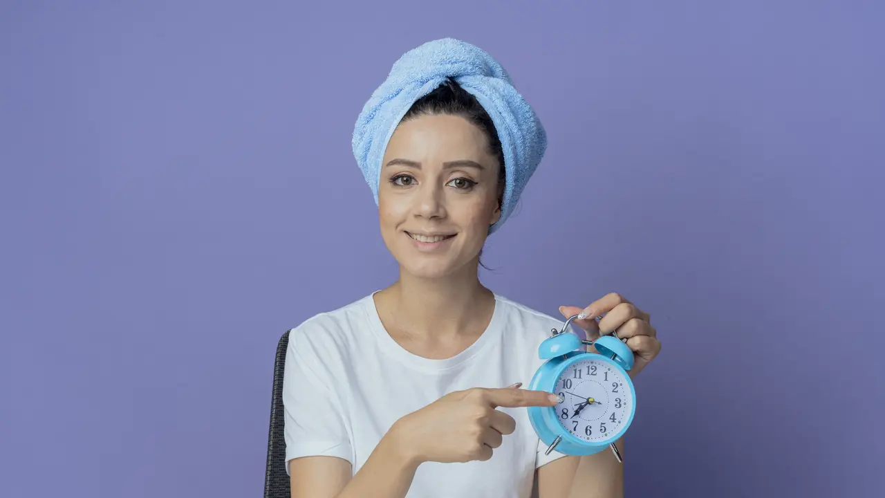 Makeup tetap bisa fresh walaupun terburu-buru dengan teknik one minute morning glow