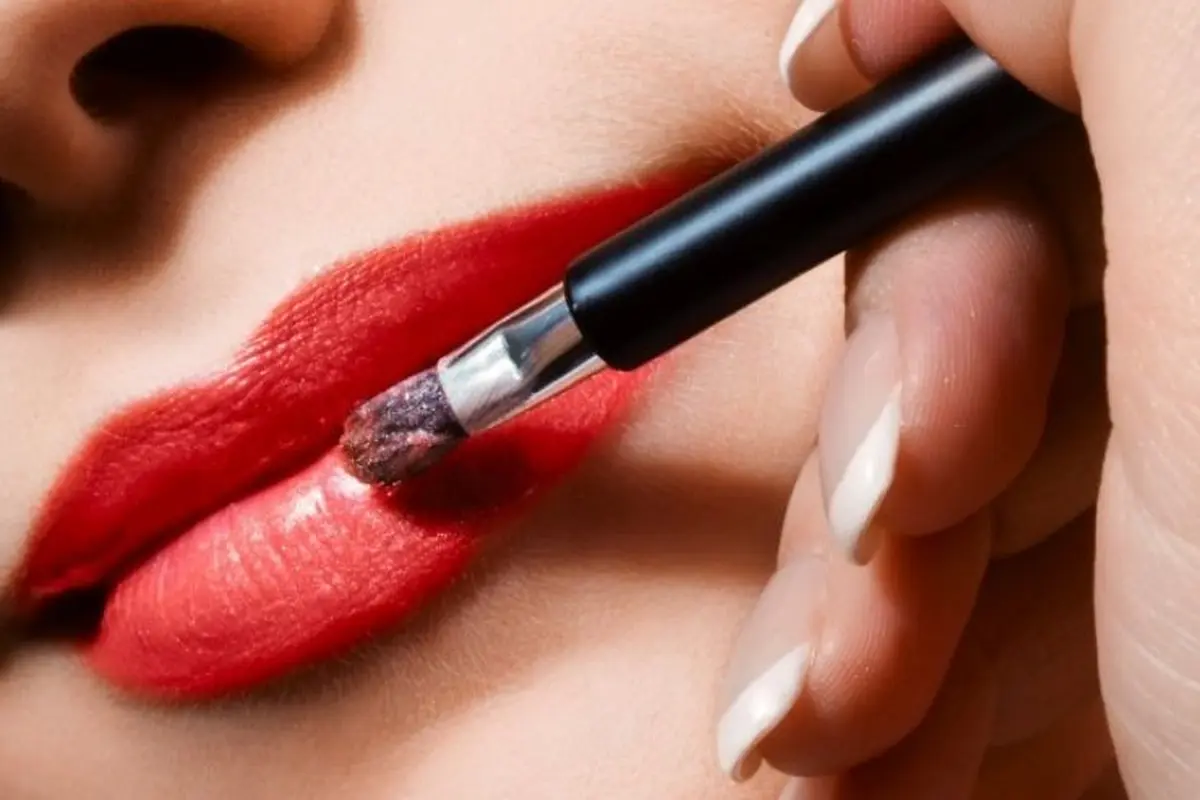 7 Kesalahan yang Buat Bibir Pecah-Pecah Terus Memburuk