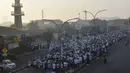 Umat muslim melaksanakan salat Idul Adha di Bekasi, Jawa Barat, Minggu (10/7/2022). (REZAS/AFP)