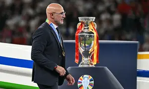 Seperti diketahui, Luis de la Fuente berhasil mengantarkan Timnas Spanyol menjuarai Piala Eropa pada 2024 dan Nations League pada 2023 lalu. (AFP/Javier Soriano)