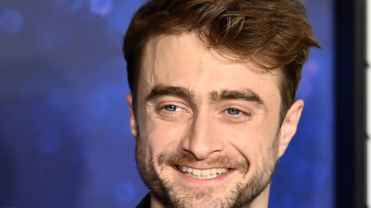 Daniel Radcliffe Tampil Keren dalam Balutan Jaket Kulit di Pumatara Film Terbarunya