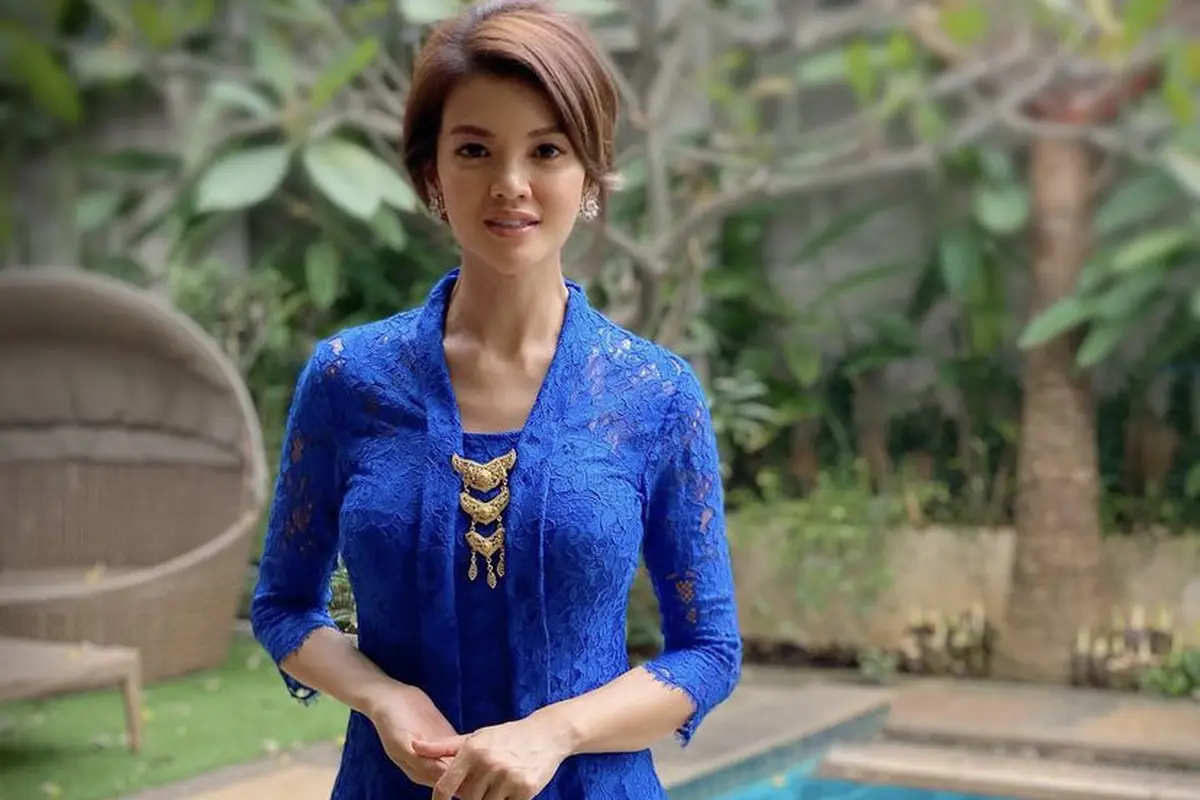 Farah Quinn kebaya anggun