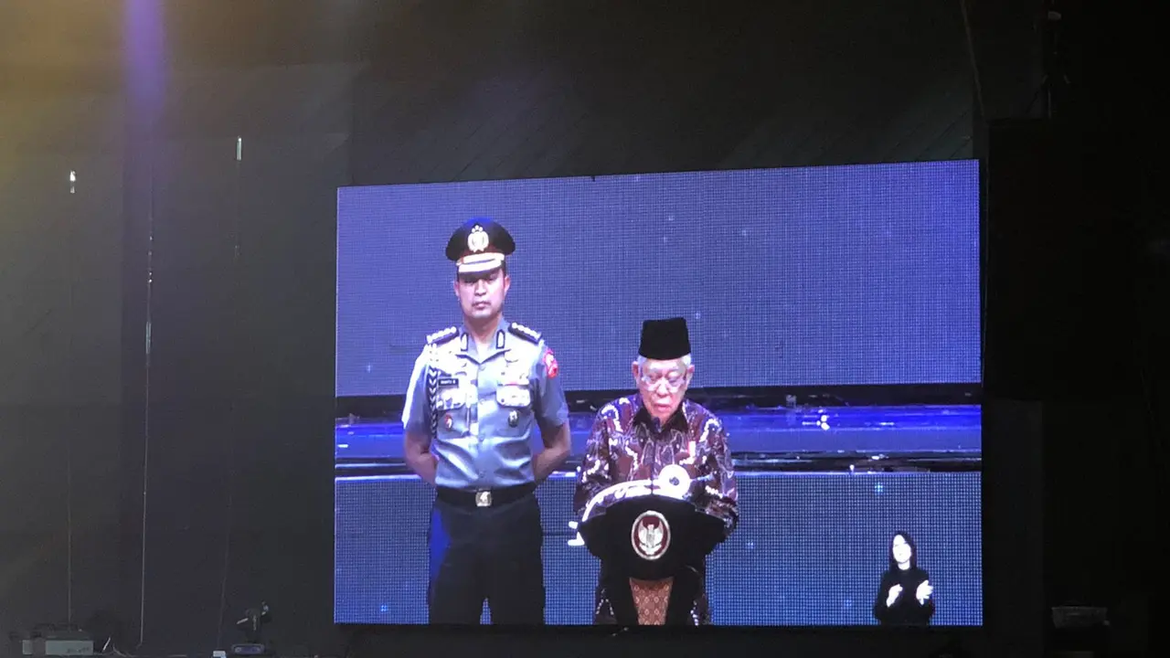 Wakil Presiden (Wapres) Ma'ruf Amin dalam Penganugerahan Penghargaan Naker Award 2023, di Jakarta, Jumat (1/12/2023). Wapres mengatakan kondisi ketenagakerjaan Indonesia saat ini terus menunjukkan pemulihan pasca pandemi covid-19. (Tira/Liputan6.com)