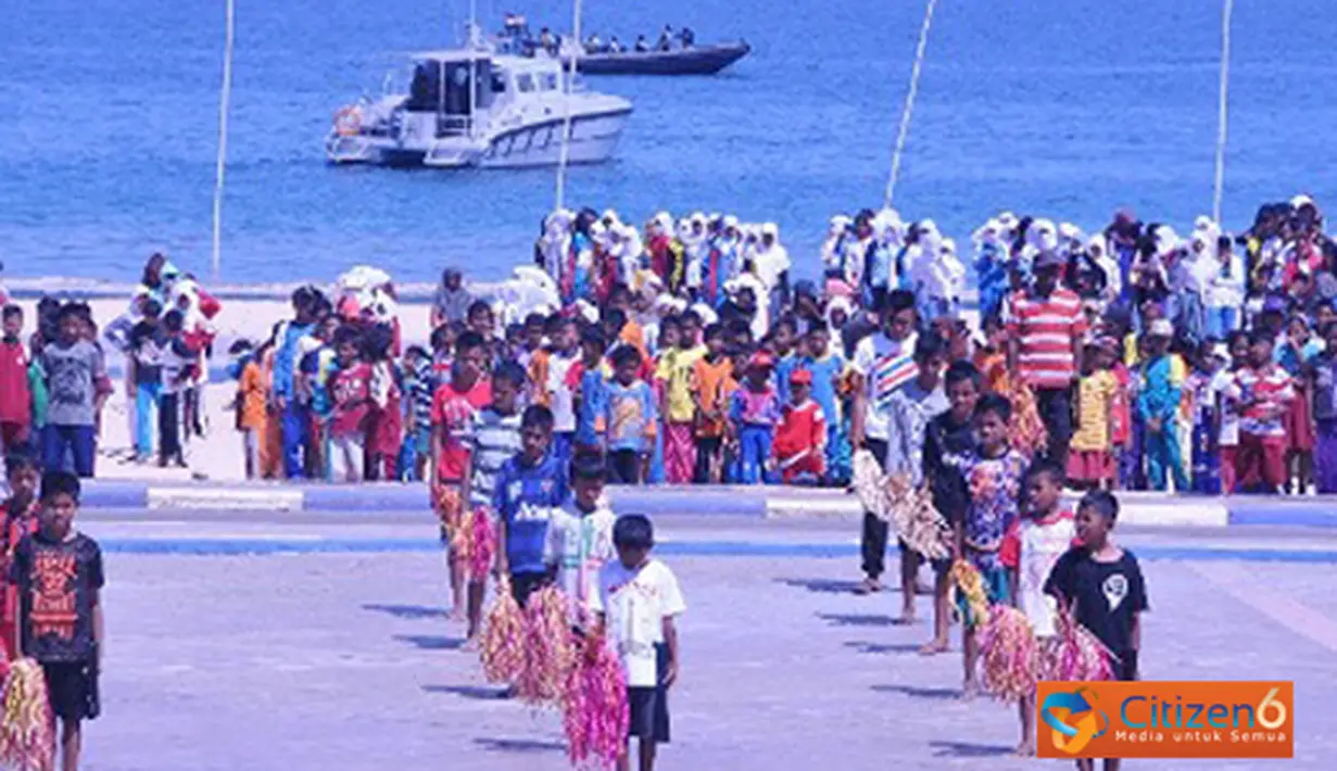 Citizen6, Maluku Utara: Gladi bersih penampilantarian daerah yang dibawakan siswa-siswi Sekolah Dasar, SMP, SMU, di Kabupaten Morotai dalam rangka Sail Morotai 2012. (Pengirim: Efrimal Bahri).