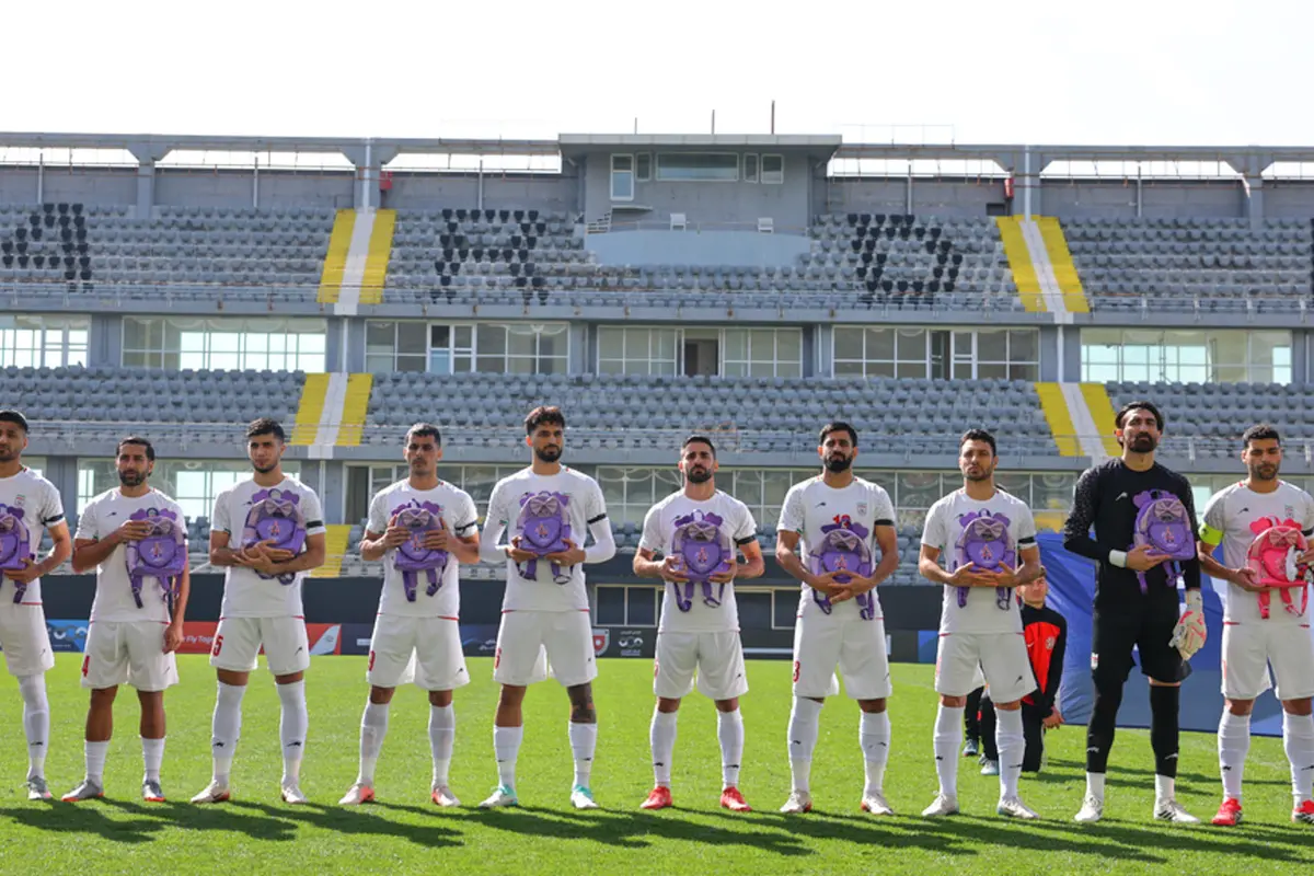 Foto: Timnas Iran Beri Penghormatan untuk Anak-anak Korban Perang di Laga Uji Coba Internasional
