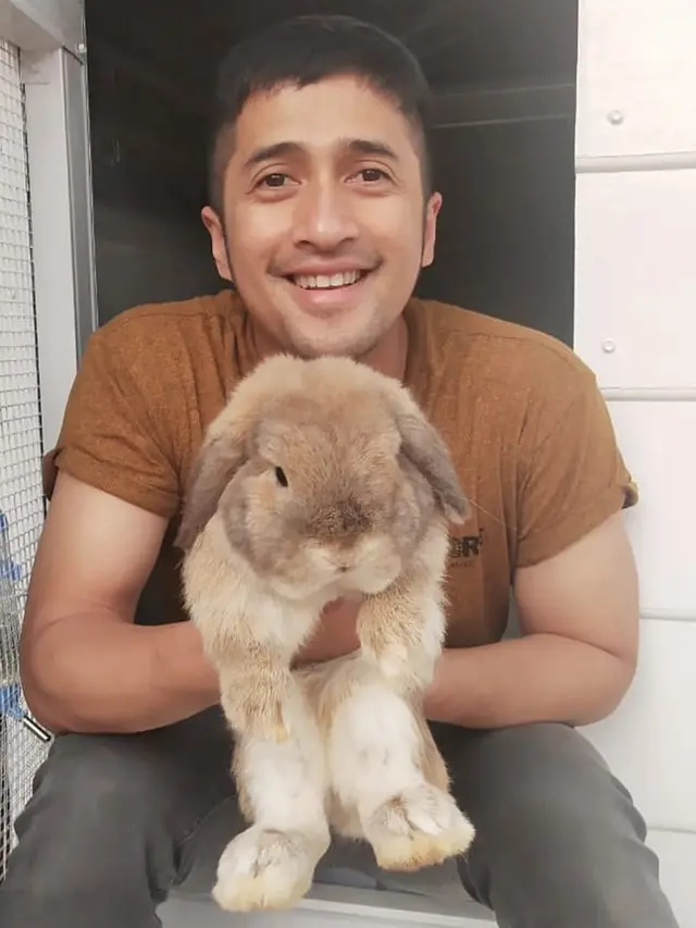 Dikenal Sebagai Pecinta Hewan, Ini 6 Potret Irfan Hakim Dengan Binatang Peliharaannya