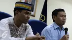 Dirjen HAM Kemenkumham, Mualimin Abdi (kanan) bersama Budi Imam pemilik Fresh Laundry, melakukan pertemuan di kantor Dirjen HAM, Jakarta, Senin (10/10). Pertemuan terkait gugatannya kepada pemilik laundry beberapa waktu lalu. (Liputan6.com/Helmi Afandi)