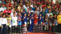 Presiden Jokowi menerima  kunjungan puluhan anggota Komunitas Panahan di Istana Kepresidenan Bogor, Jawa Barat pada Sabtu (7/7/2018). (Liputan6.com/Hanz Jimenez Salim)