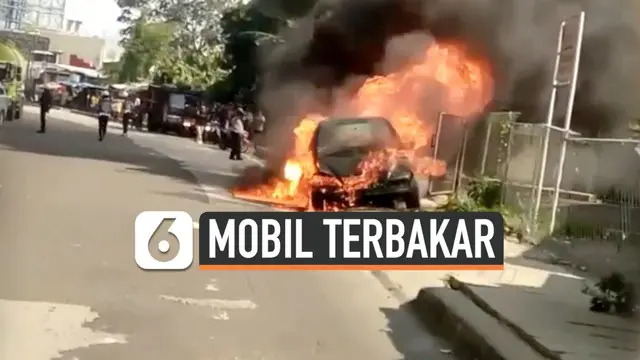 Sebuah mobil di Jalan Raya Soleh Iskandar, Kota Bogor terbakar, Selasa (5/11/2019) sore. Diduga api berasal dari kebocoran selang bensin.