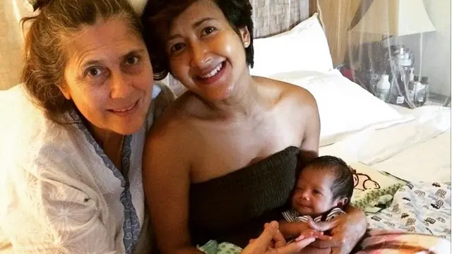 6 Selebriti yang Melahirkan dengan Gentle Birth, Tangguh Banget