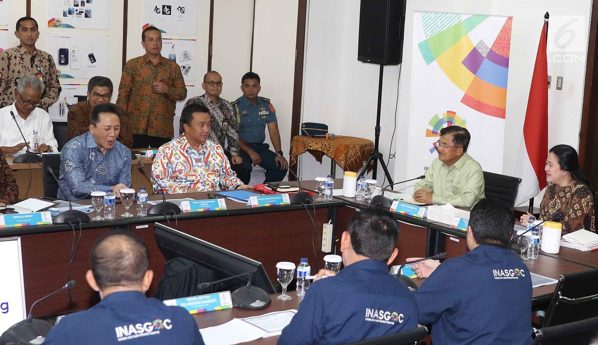 Wakil Presiden Jusuf Kalla di dampingi Menko PMK Puan Maharani saat memimpin rakor persiapan Asean Games 2018 di Jakarta, Senin (19/2). Rakor tersebut membahas evaluasi empat poin penting. (Liputan6.com/Angga Yuniar)
