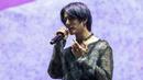 Beomgyu dari Tomorrow X Together tampil pada hari ketiga Festival Musik Lollapalooza di Grant Park, Chicago, Amerika Serikat, 30 Juli 2022. (Photo by Amy Harris/Invision/AP)
