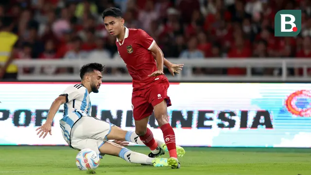 Foto: Aksi Jatuh Bangun Marselino Ferdinan saat Hadapi Argentina, Catatkan Statistik Apik hingga Dipuji Jurnalis Inggris
