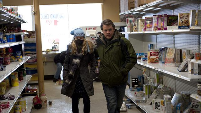 Masyarakat panik borong makanan di pasar swalayan dalam film Contagion. (Foto: IMDb/ Warner Bros.)