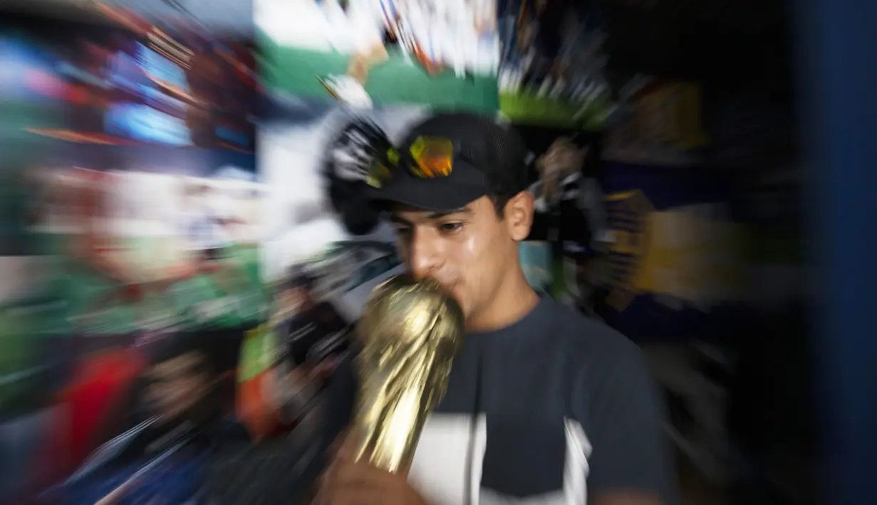 Pada tahun itu pula, Argentina menjuarai Piala Dunia setelah mengalahkan Jerman Barat di final dengan skor 3-2. (Foto:AP/Marco Ugarte)