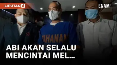 Artis Ferry Irawan resmi ditahan usai diperiksa selama berjam-jam di Mapolda Jawa Timur hari Senin (16/1). Dengan memakai baju tahanan Ferry pun sempat membacakan surat untuk istrinya di depan awak media.