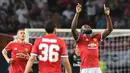 Romelu Lukaku menjelma menjadi mesin gol untuk Manchester United di musim perdananya. Pemain asal Belgia tersebut berhasil membukukan 11 gol dari 10 pertandingan pertamanya. Lukaku menjalani laga debutnya saat melawan Real Madrid di Piala Super Eropa 2017. Ia juga sukse mencatatkan gol perdananya. (AFP/Robert Atanasovski)