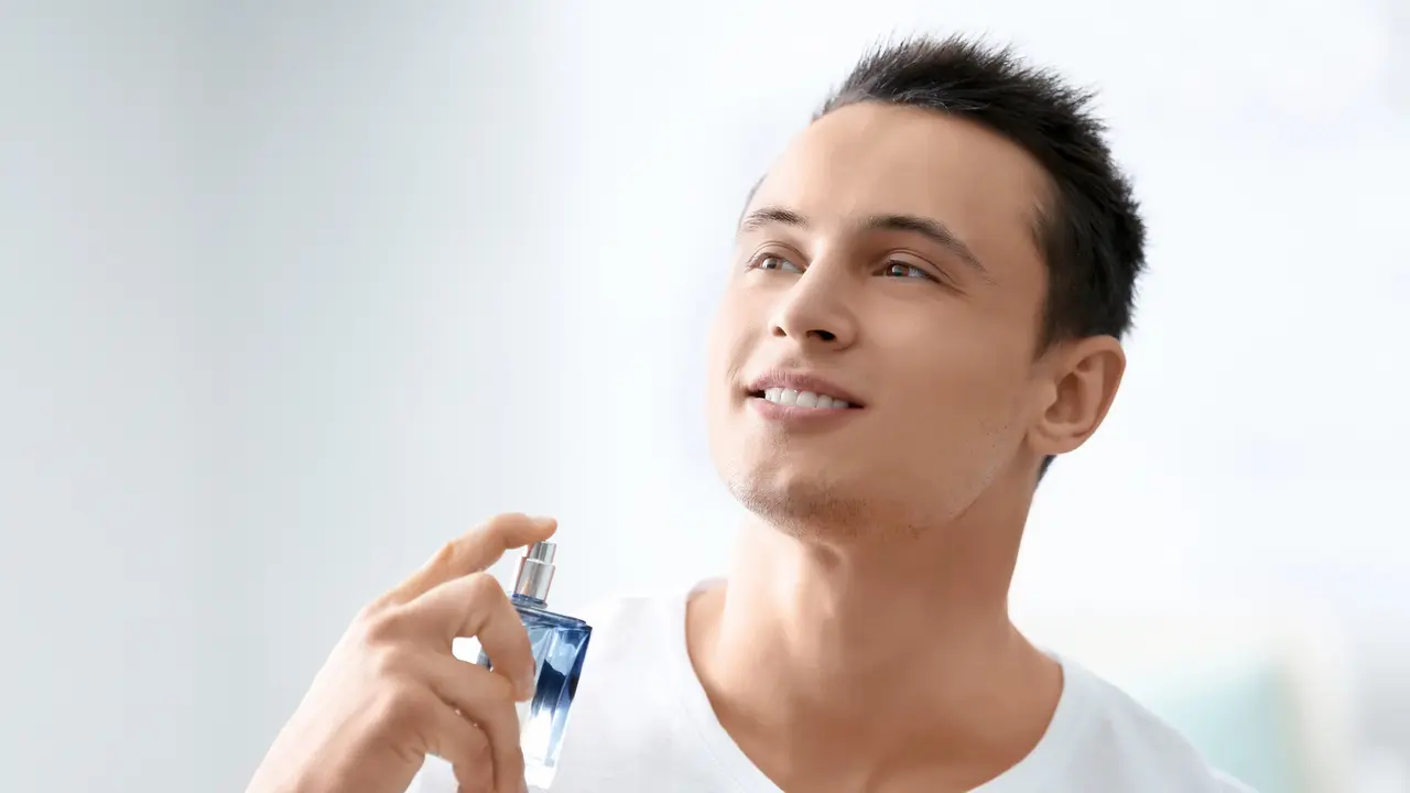 Agar Aromanya Awet Sepanjang Hari, Ini Trik Pakai Parfum yang Benar